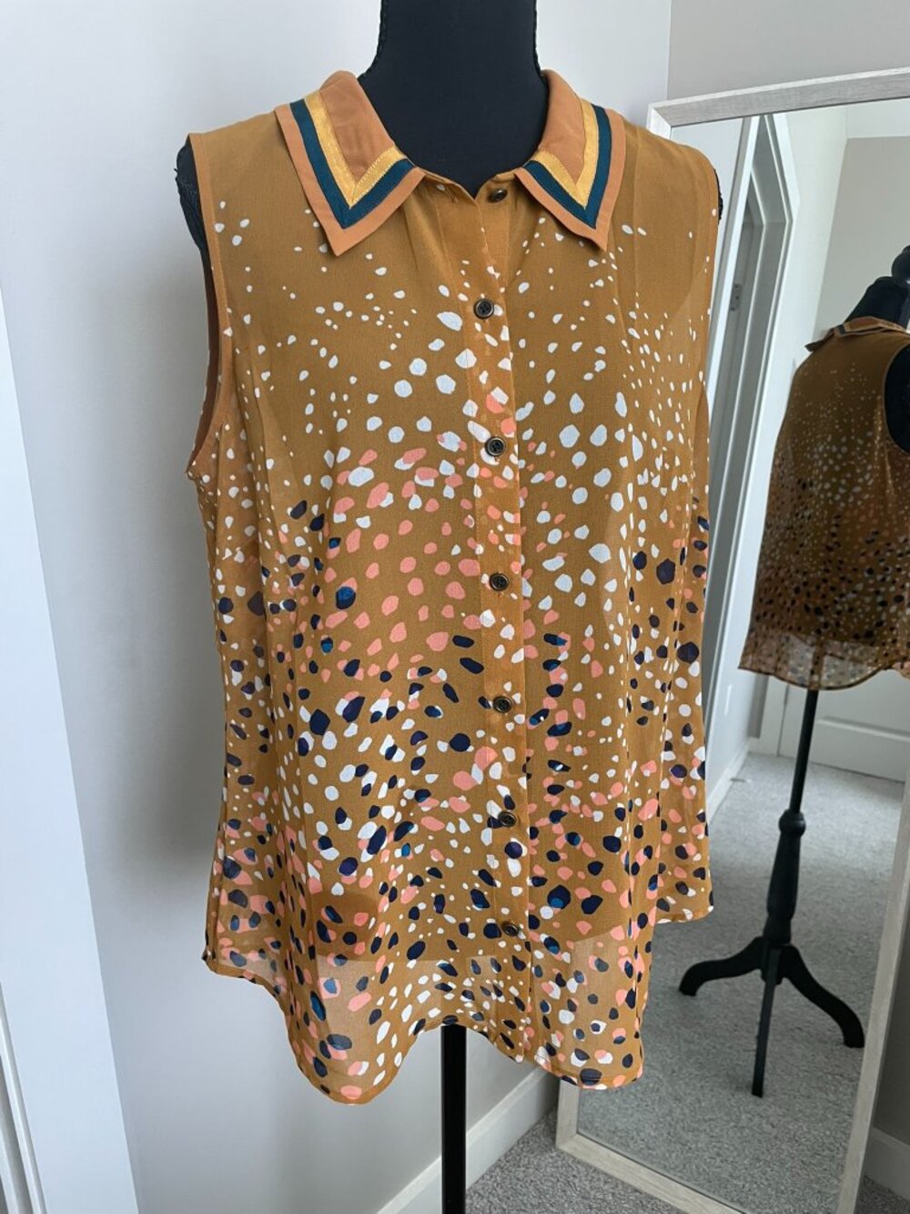Cabi Sleeveless Button‑Front Blouse – Mustard Abstract Dot Print